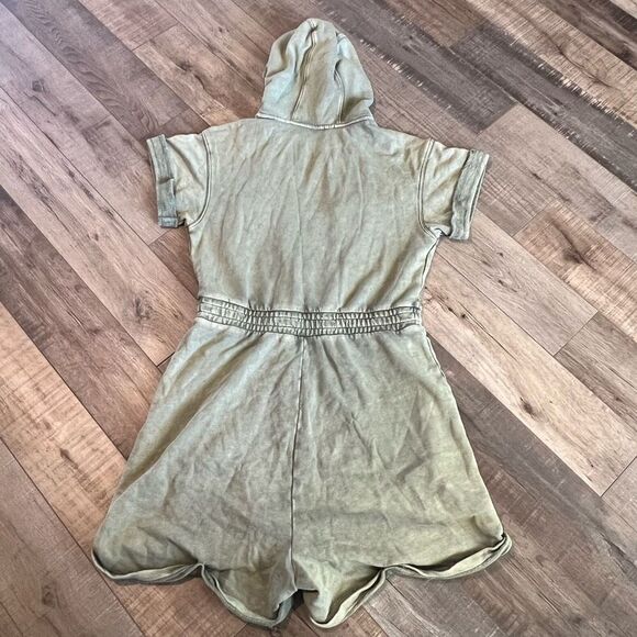 Anthropologie Saturday Sunday Hooded Romper Olive Playsuit
Overall size S - Picture 2 of 4